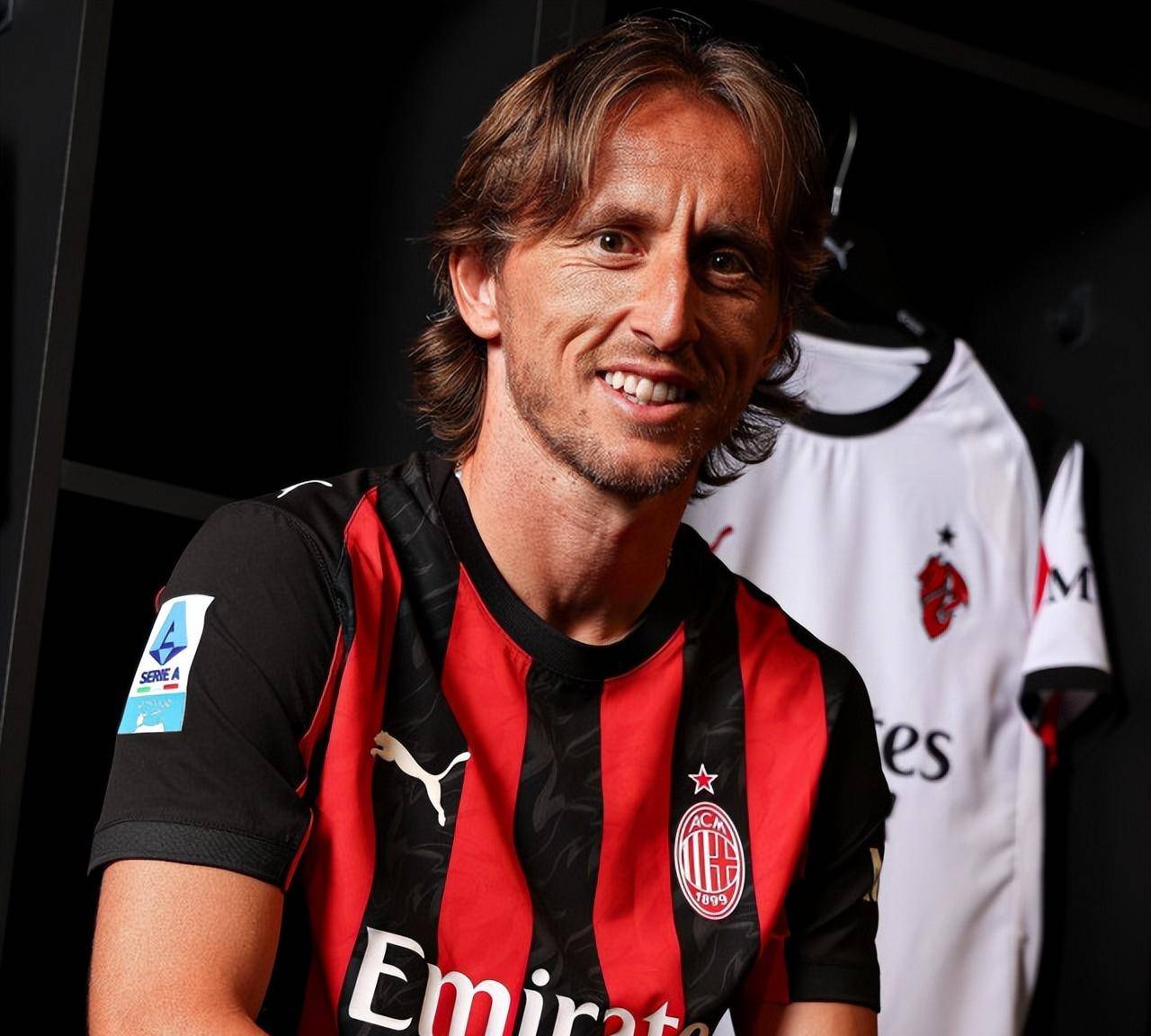 记者：申花今天下午飞赴天津，于汉超、戴伟浚等人随队出征