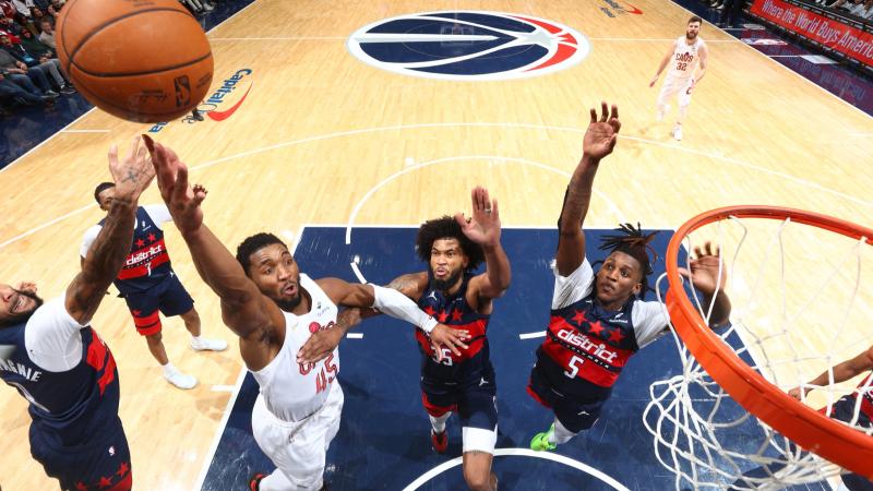 AC米兰1-0登顶意甲！38岁名将却抢走风头，带队12场不败紧追榜首